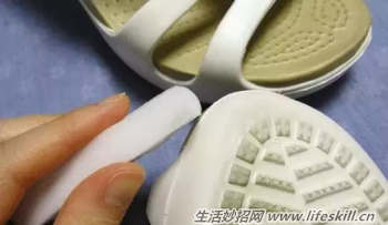 弄脏的白球鞋，怎样洗白白?