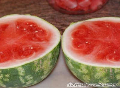 夏天来了 教你一个方便吃西瓜的妙招