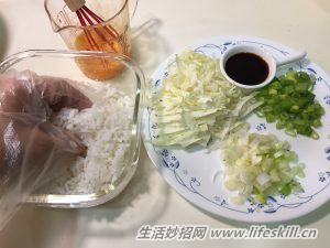 酱油炒饭好吃的做法