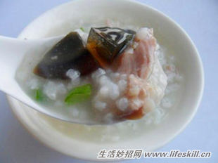 皮蛋瘦肉粥的家常简单做法