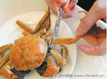还不会吃大闸蟹？教你完美拆解