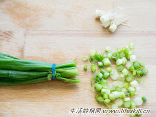 葱放着易烂，教你葱花巧储存。
