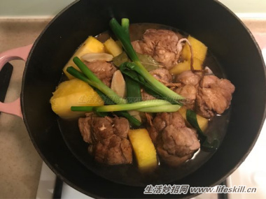 菠萝心香炖东坡肉