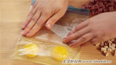 教你用保鲜袋制作早餐蛋卷，无油腻更健康~