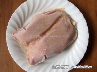 如何水煮软嫩的鸡胸肉？