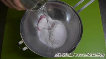 甜品店不外传的做草莓慕斯的方法