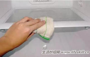 冰箱积水的疏通小办法