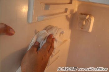 巧给冰箱除冰除霜