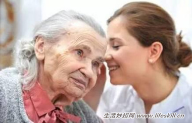 老人听力衰退要早发现，延误治疗后果严重！