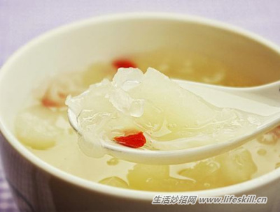 银耳营养价值高，春季止咳润肺可吃它！