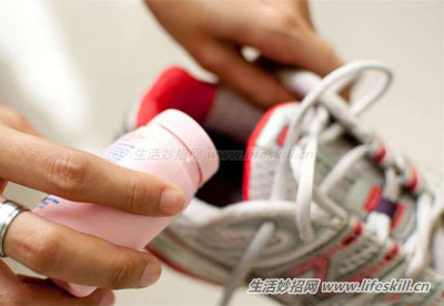 教你3招，轻松摆脱脚臭的困扰！